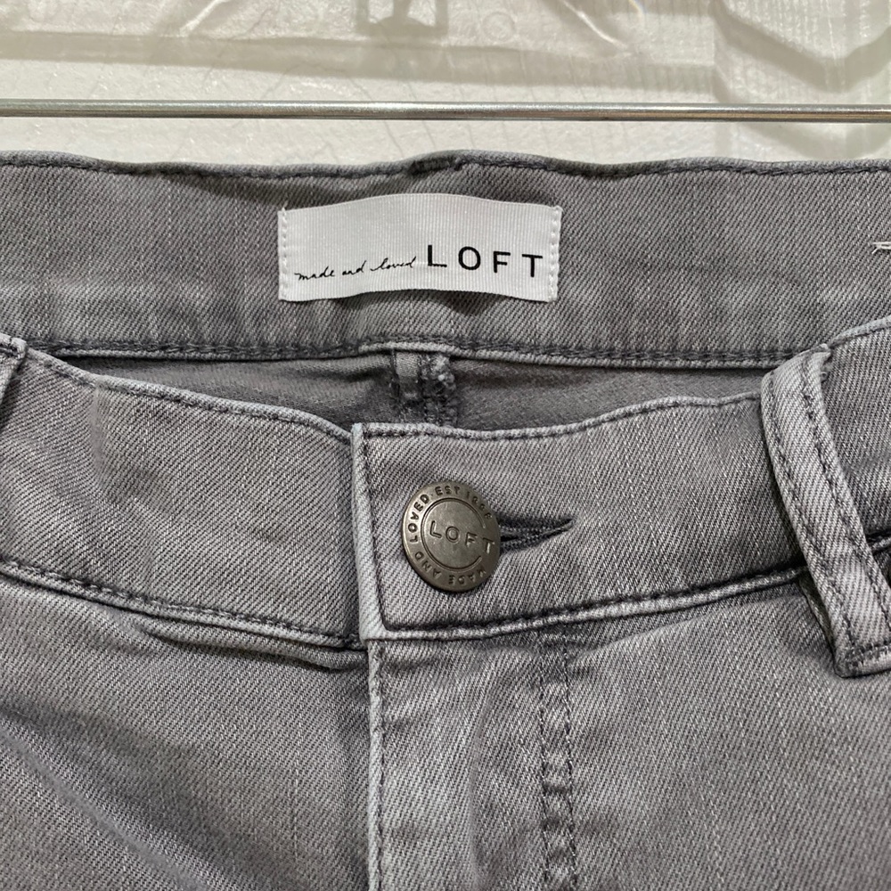 Loft size 2 light grey skinny jeans